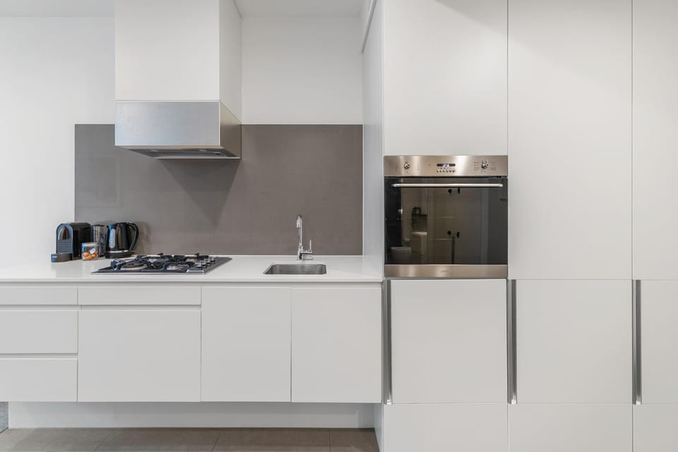 Coffee/tea facilities, Kitchen or kitchenette, stove