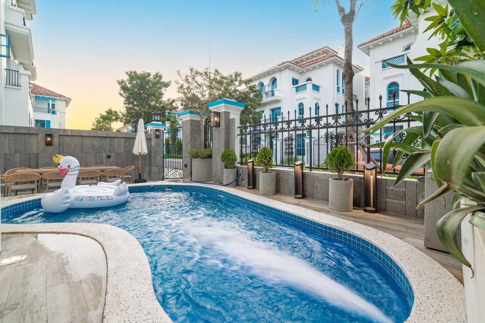 Property building, Swimming pool