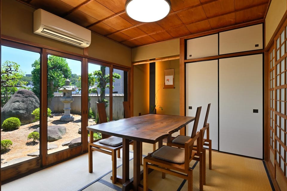 Patio, Communal lounge/ TV room, Living room, Seating area, Dining area, air conditioner