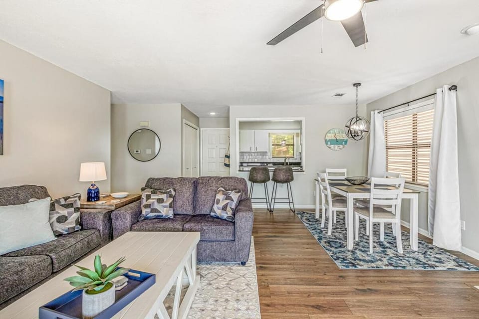 Living room, Lake view