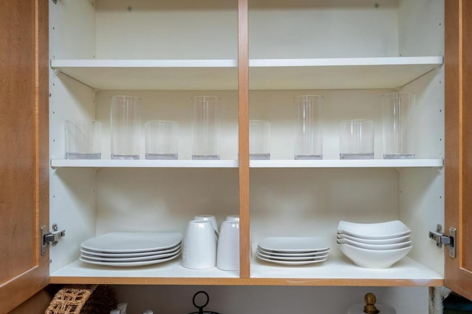 Luxury Stay-Free Parking-Amazon HQ-Nearby DC-Wifi-Pool-Gym Apartment in Crystal City
