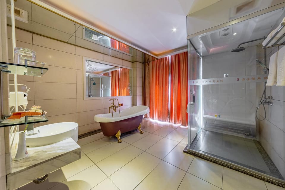 Shower, Toilet, Bathroom, Bath