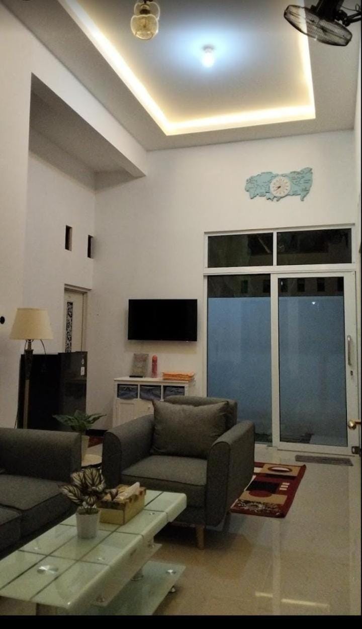 Communal lounge/ TV room, TV and multimedia, Living room, Seating area, Evening entertainment