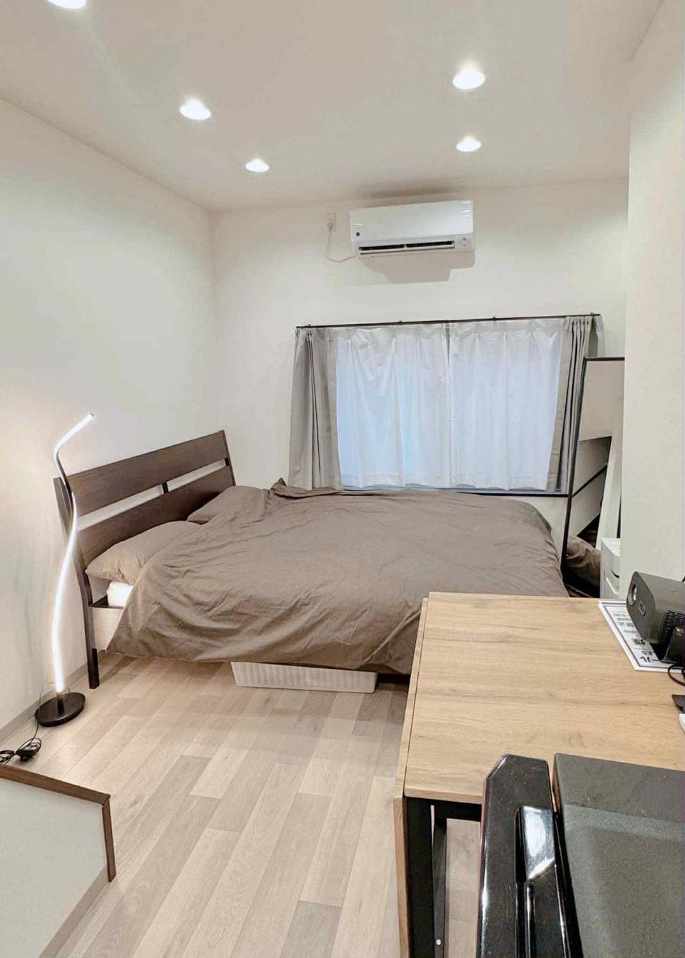 Bed, Photo of the whole room