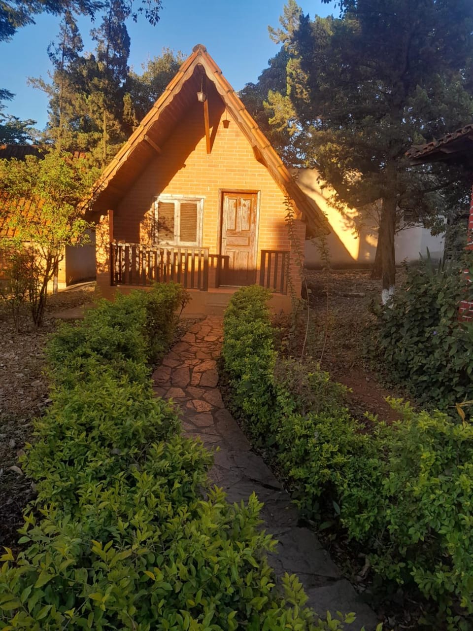 Property building, Day, Natural landscape, Garden, Garden view