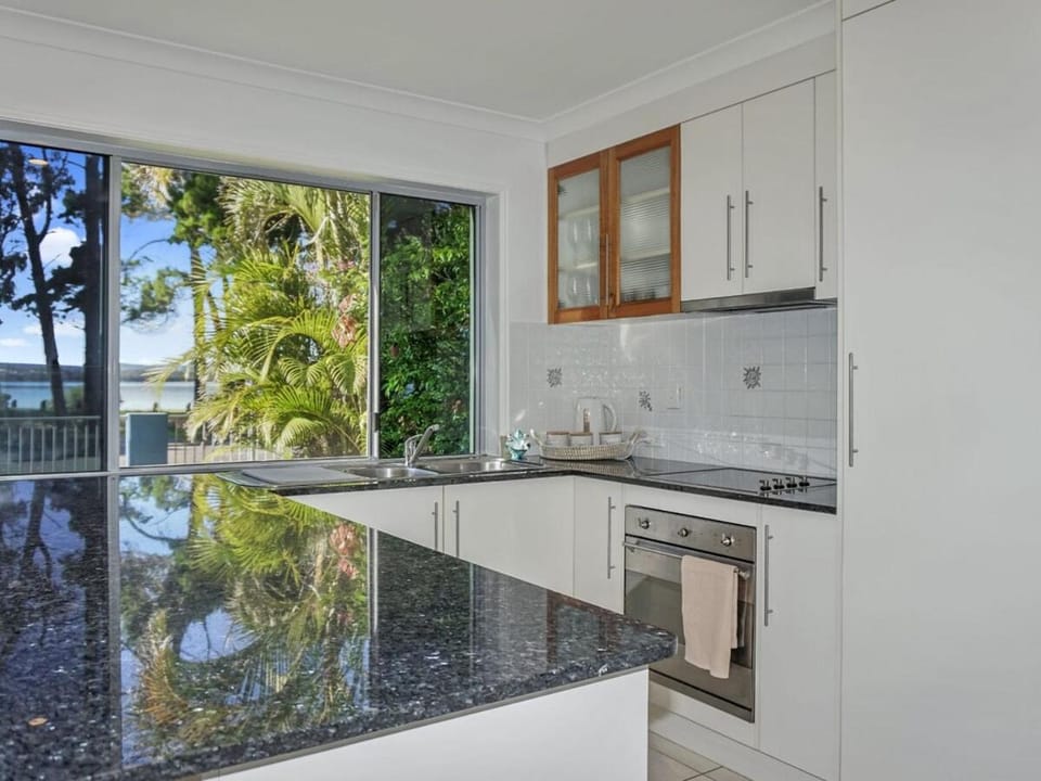 Welcome to Bay Views on Esplanade Apartment in Tin Can Bay
