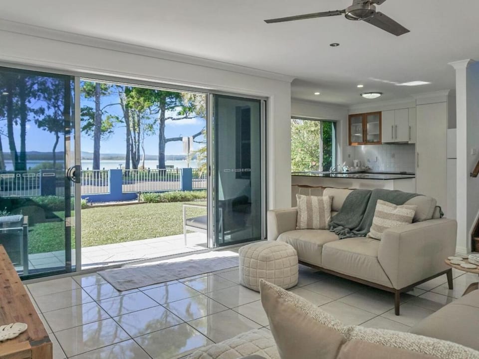Welcome to Bay Views on Esplanade Apartment in Tin Can Bay