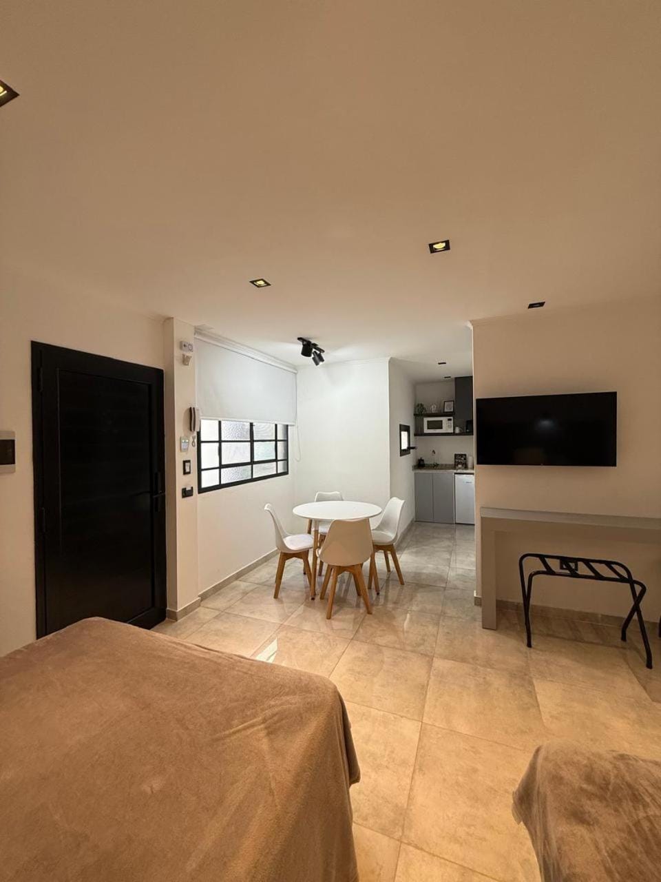 Bed, TV and multimedia, Photo of the whole room
