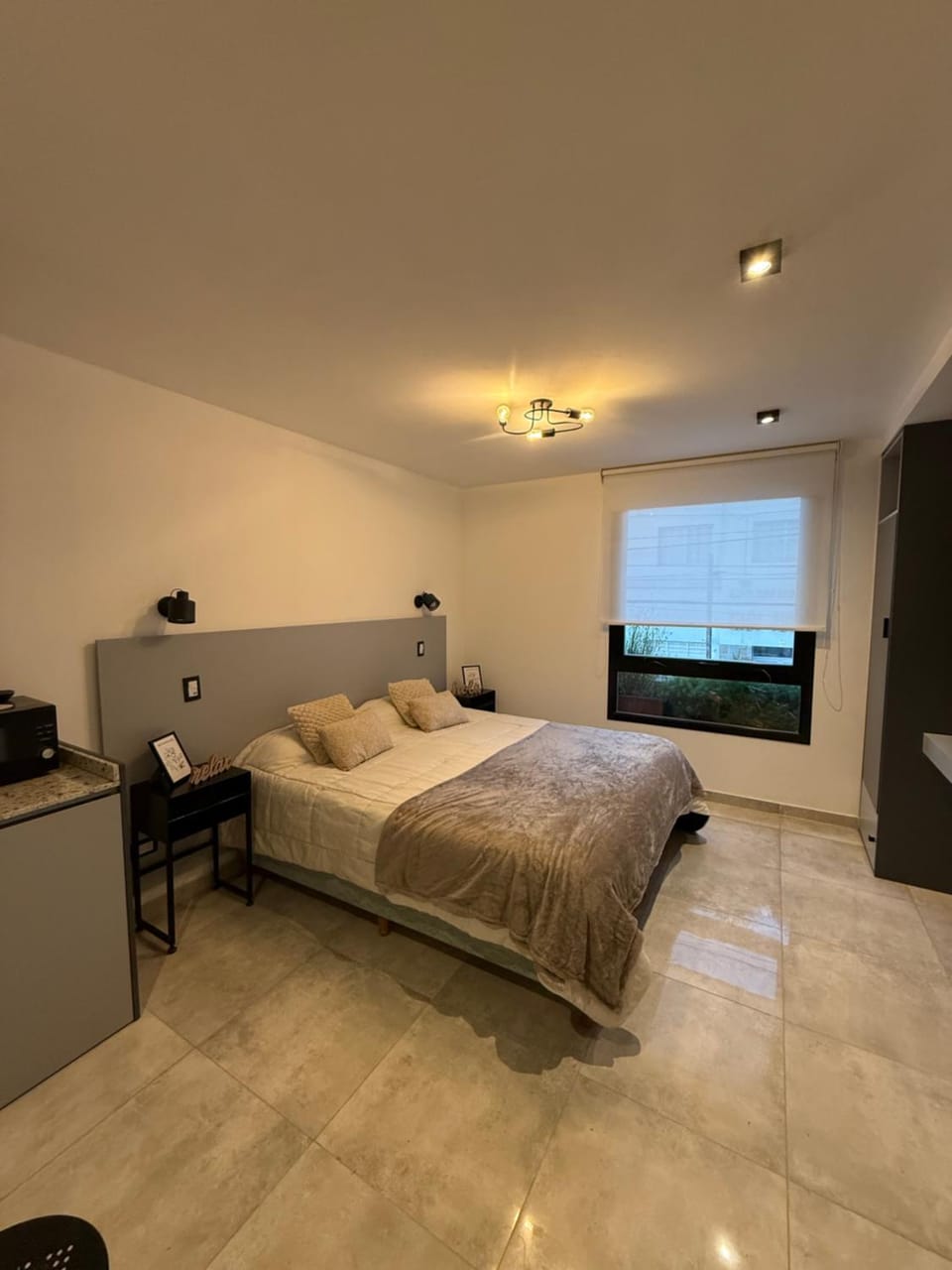 Bed, TV and multimedia, Bedroom