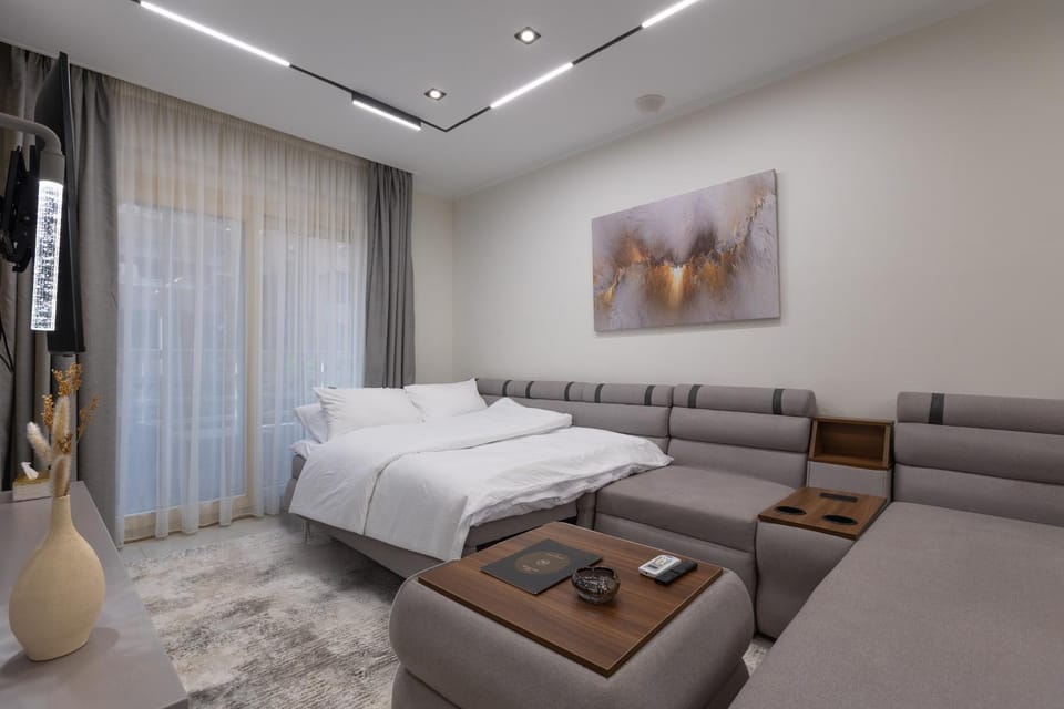 Lovely Central Stay Near Airport Apartment in Cairo Governorate