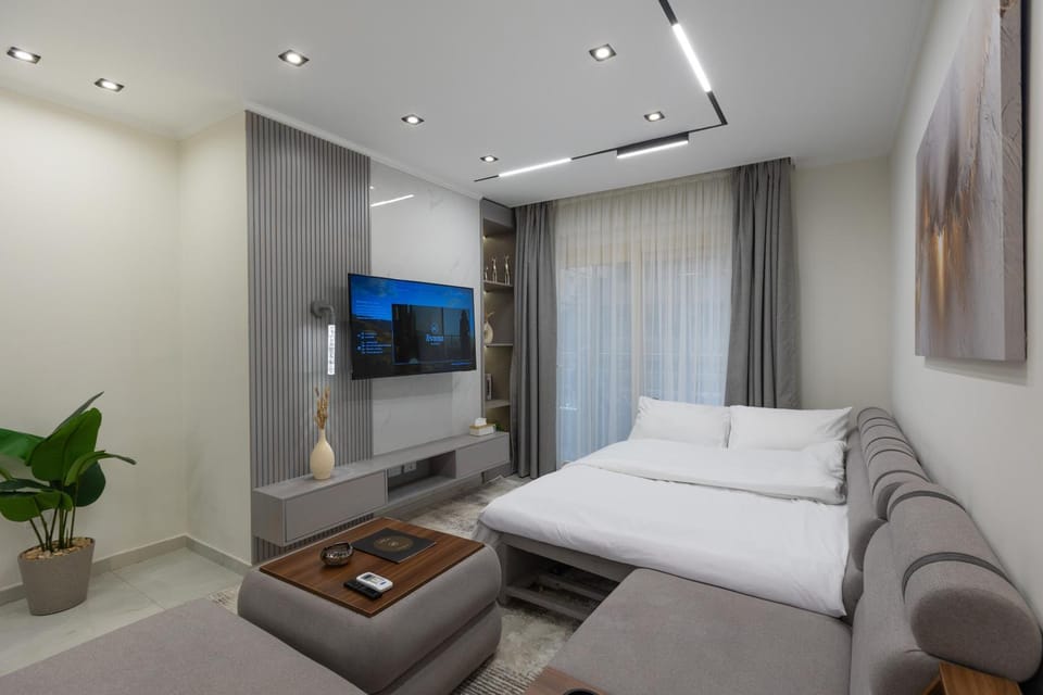 Lovely Central Stay Near Airport Apartment in Cairo Governorate