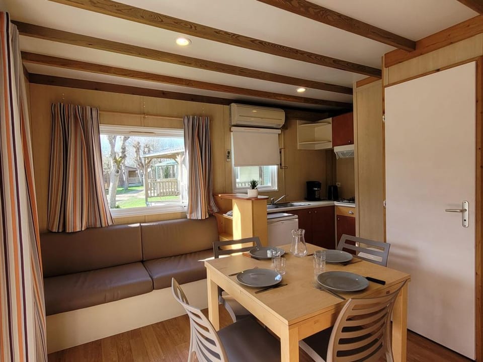 Chalet 36m² avec terrasse pour 5 personnes - Coulon - API-1-52-569 Campground/ 
RV Resort in Nouvelle-Aquitaine