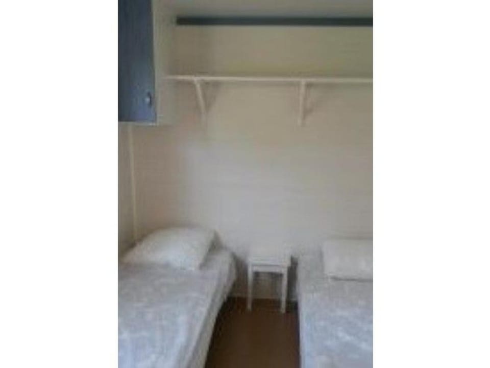 Mobil-home avec terrasse et salon de jardin - API-1-52-502 Campground/ 
RV Resort in Occitanie