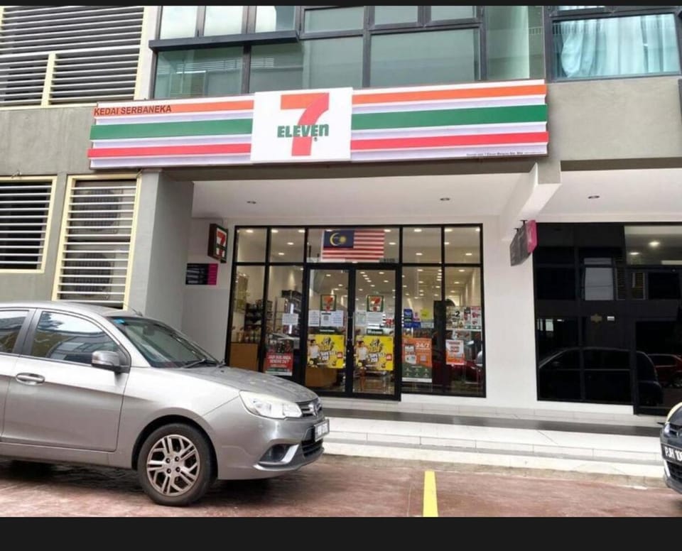 Spacious 3 Bedroom and 2 bathroom next to IOI C-Mall Apartment in Putrajaya