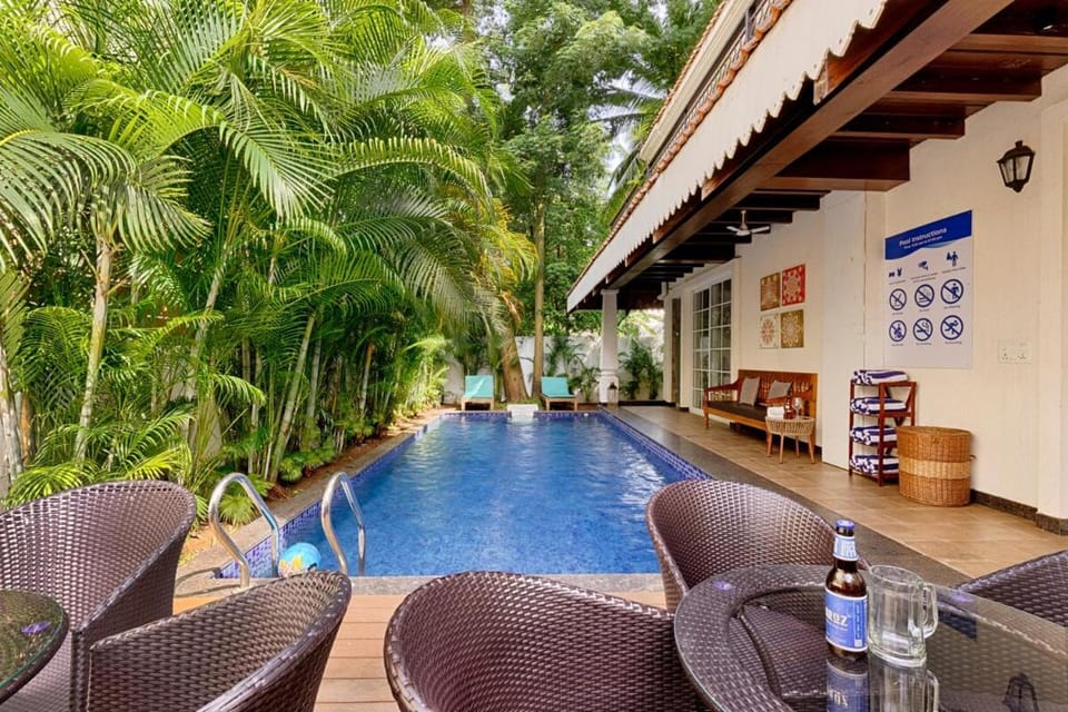 Pool view, Swimming pool, sunbed
