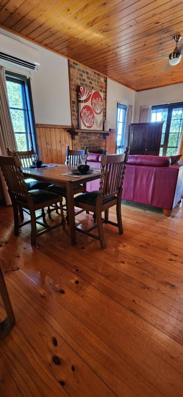 Shiprock Farm Cottage Chalet in Gembrook