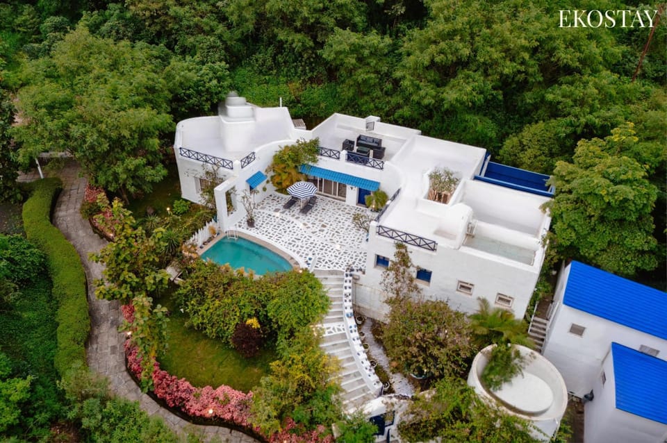 Property building, Spring, Day, Pool view, Swimming pool