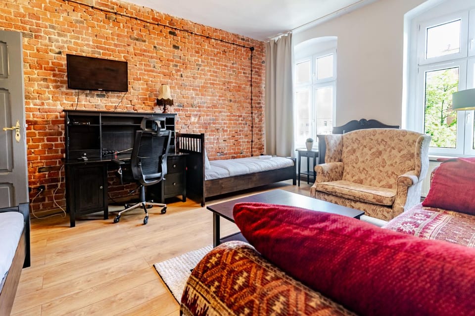 Communal lounge/ TV room, TV and multimedia, Living room, Seating area, Evening entertainment