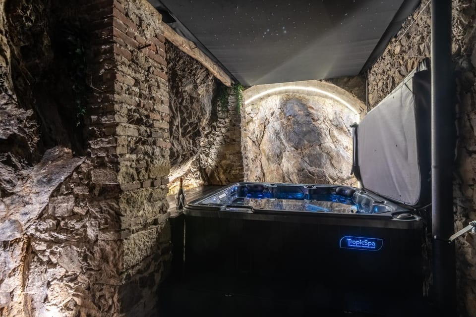 Hot Tub, Spa and wellness centre/facilities