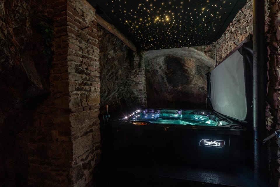 Hot Tub, Spa and wellness centre/facilities