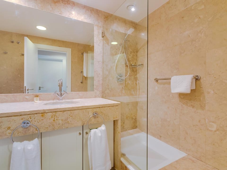 Shower, Bathroom, towels