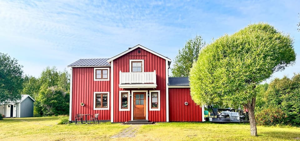 Property building, Day, Natural landscape, Garden, Garden view, Parking