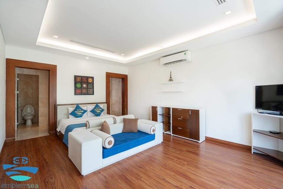 Bed, Photo of the whole room, Bedroom, air conditioner
