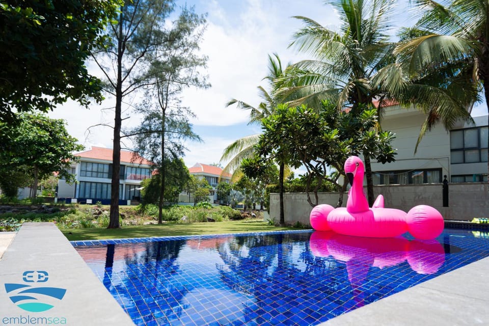 Property building, Day, Garden, Garden view, Pool view, Swimming pool, sunbed