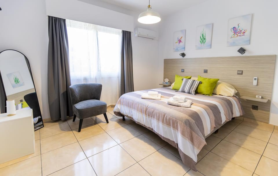 Bed, Bedroom, flat iron, wardrobe, air conditioner