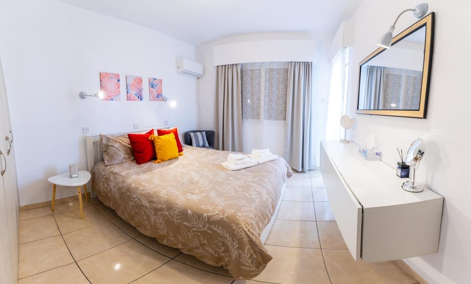 Balcony/Terrace, Bedroom, wardrobe, air conditioner