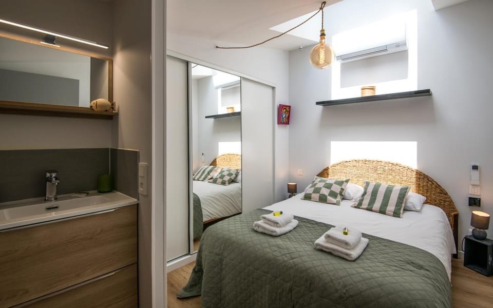 Bed, internet, towels, washing machine, dryer
