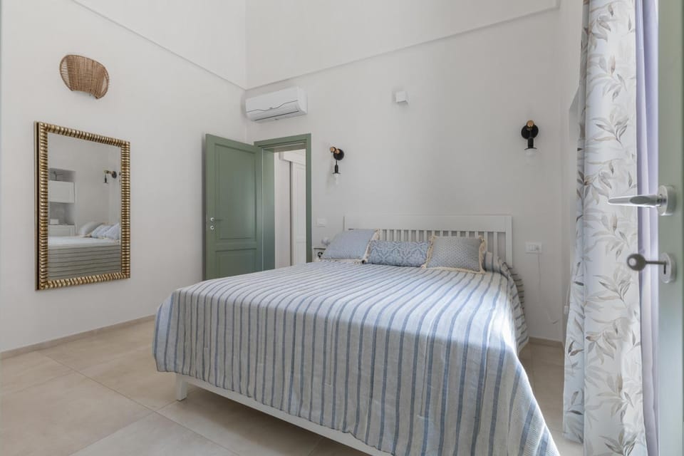 Bed, Photo of the whole room, Bedroom, air conditioner