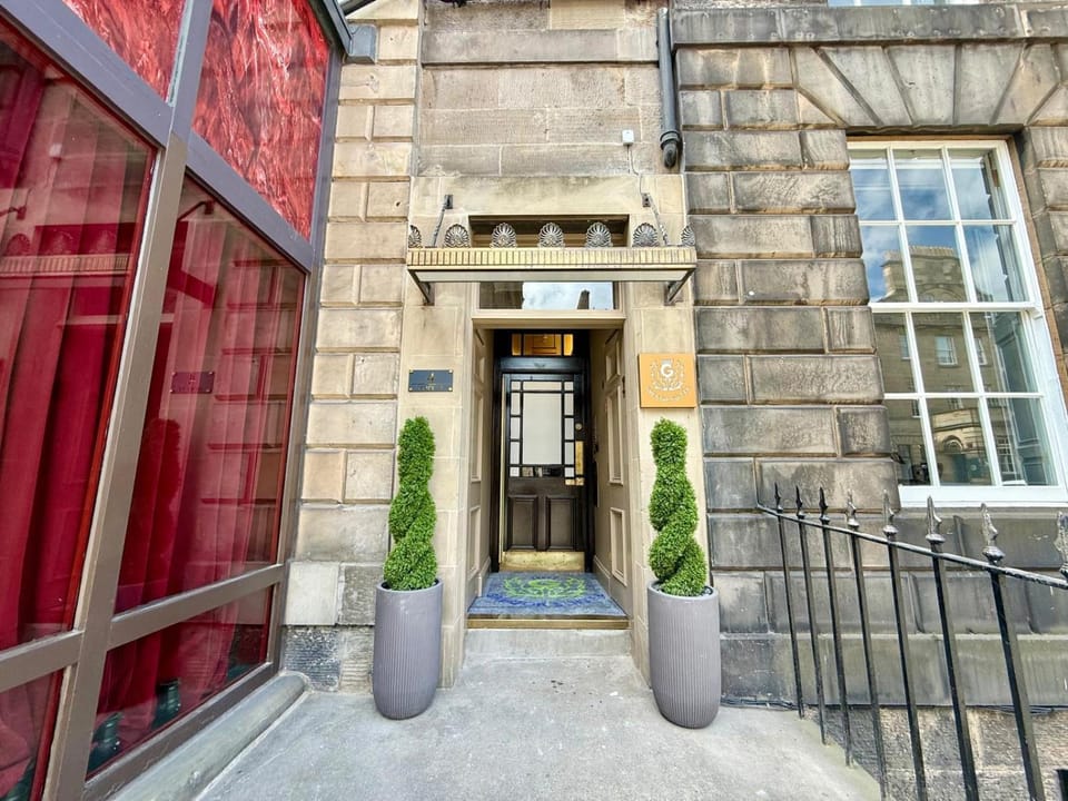 Prime Central Edinburgh 1 bed Apartment in Edinburgh