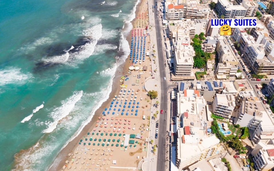 Property building, Nearby landmark, Day, Neighbourhood, Natural landscape, Bird's eye view, Beach, Location