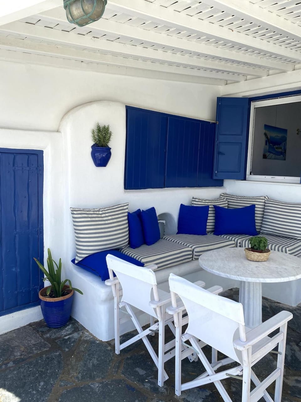 Seating area, Dining area