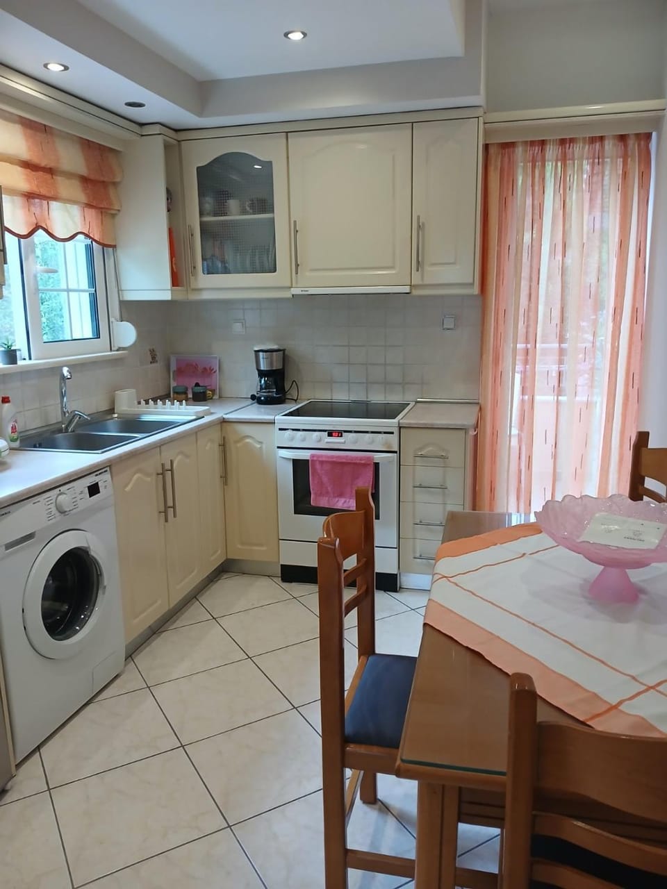 Balcony/Terrace, Dining area, oven, stove, washing machine