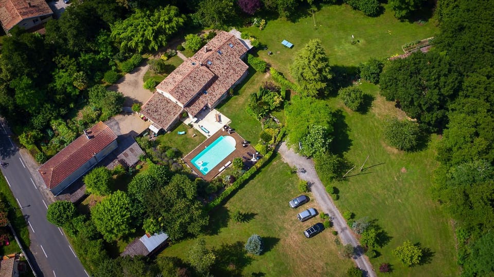 Property building, Spring, Neighbourhood, Natural landscape, Bird's eye view, Garden, Garden view, Pool view, Swimming pool