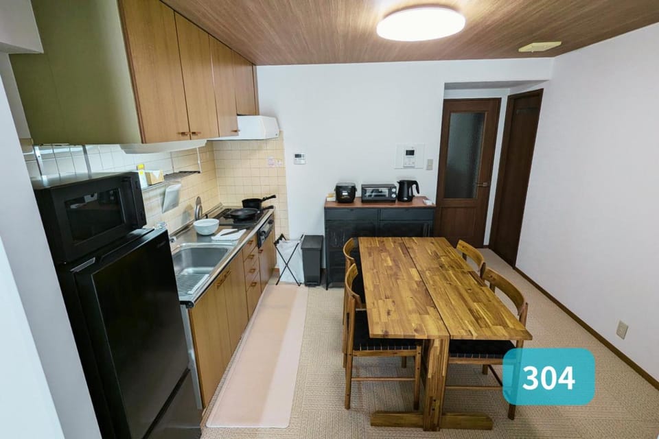 Kitchen or kitchenette, Dining area, stove, toaster