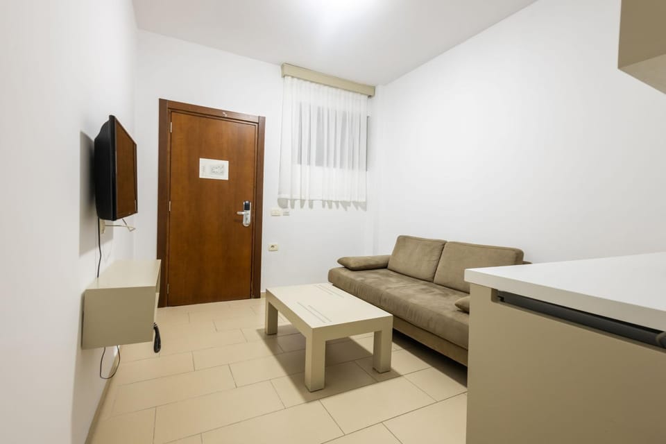TV and multimedia, Kitchen or kitchenette, Living room, Photo of the whole room, Seating area