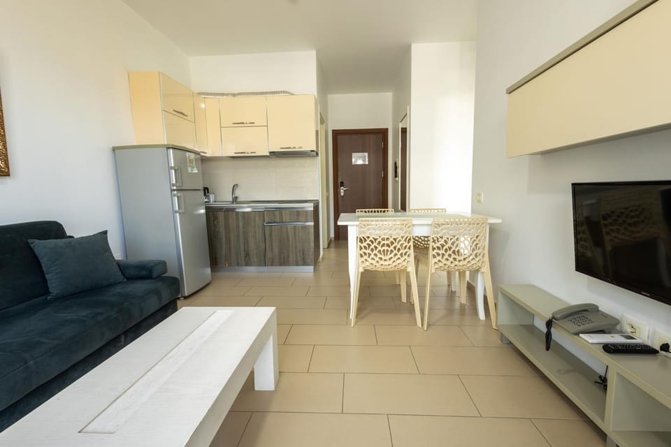 Living room, Photo of the whole room, Seating area