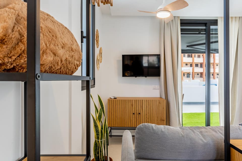 Communal lounge/ TV room, TV and multimedia, Seating area