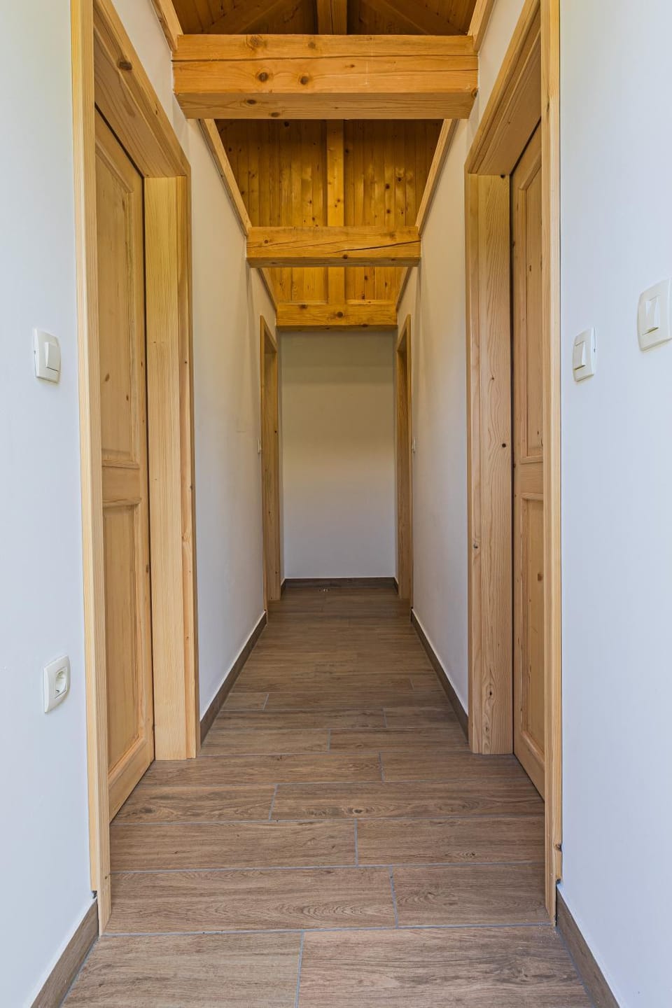 Property building, Facade/entrance, Day, Bathroom
