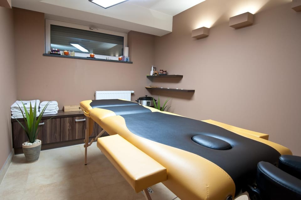 Massage, Spa and wellness centre/facilities
