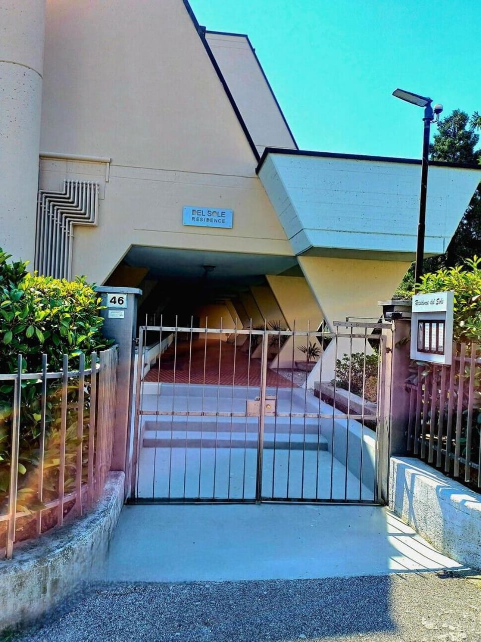 Facade/entrance