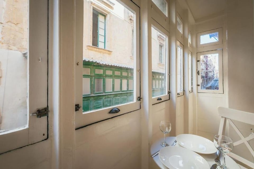 Charming 2-Bedroom in the Heart of La Valletta Apartment in Valletta