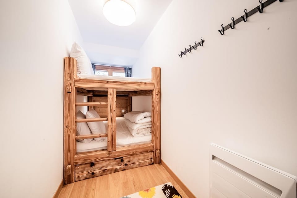 Photo of the whole room, Bedroom, bunk bed