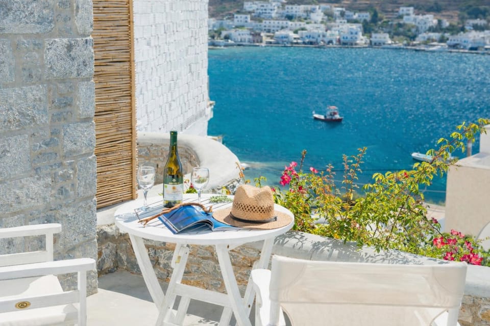 Day, Seating area, Dining area, Sea view