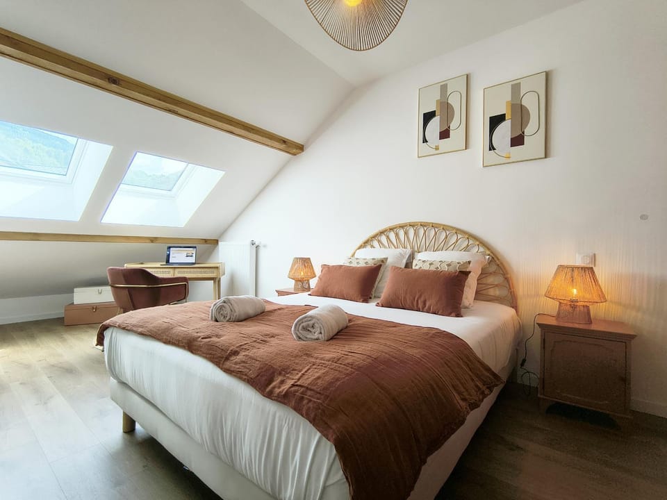 Bed, Bedroom