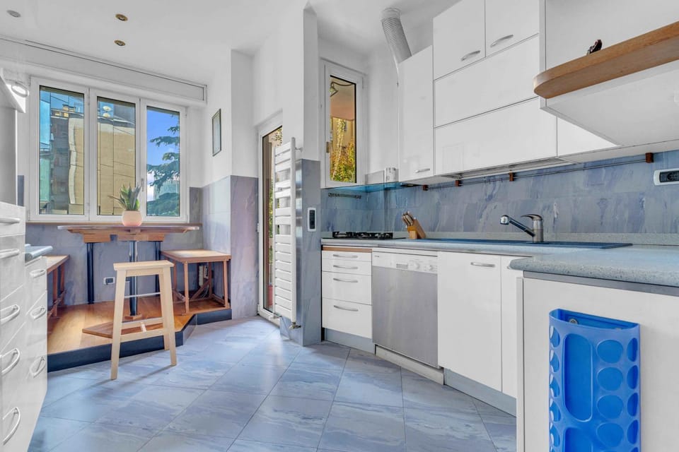 Kitchen or kitchenette, Dining area, dishwasher, oven, stove