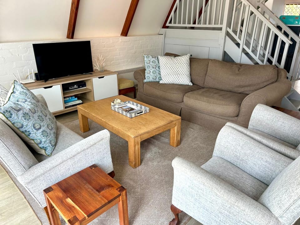 Onrus Beach House - 100m to Onrus beach - sleeps 8 House in Western Cape